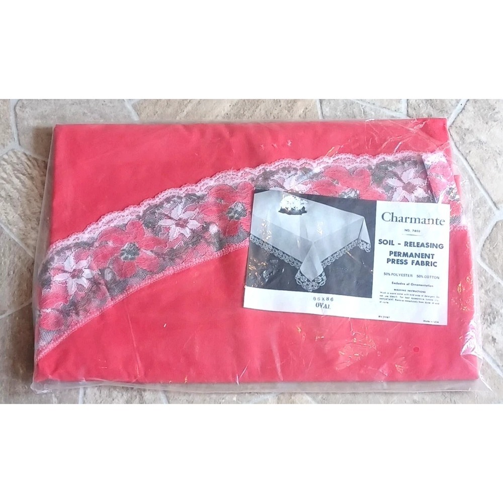 Vintage Christmas Red Table Cloth‎ Charmante Oval TableCloth 66x86 New old Stock